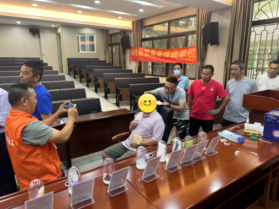 博大策略 护航开学季!钟村街开展校车驾驶员毛发采集暨禁毒宣传活动
