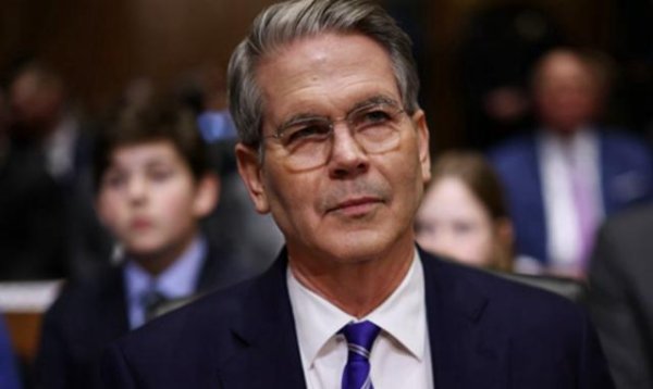 富余通 和特朗普见面前，中方买了三批美国大豆，共18万吨，巴西暂停装船